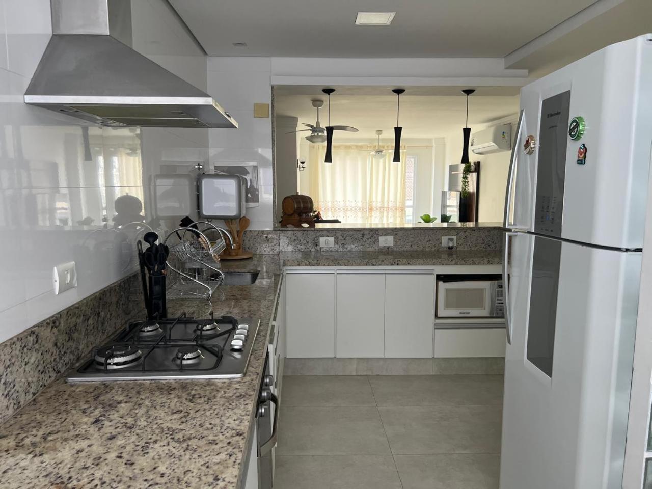 Beleza De Apartamento 300 Metros Da Praia Γκουαρούχα Εξωτερικό φωτογραφία