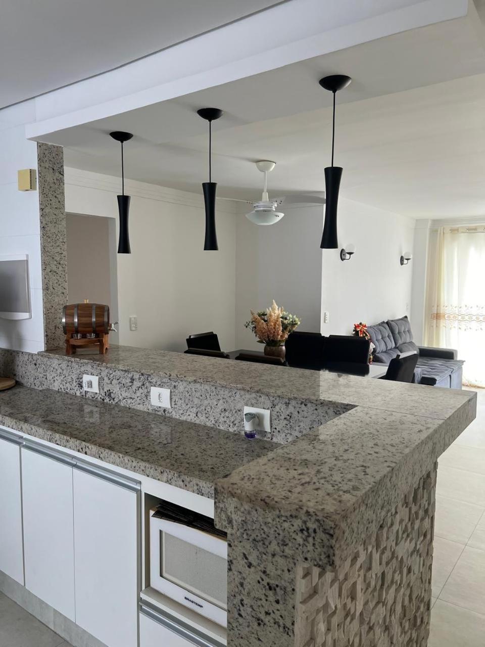 Beleza De Apartamento 300 Metros Da Praia Γκουαρούχα Εξωτερικό φωτογραφία